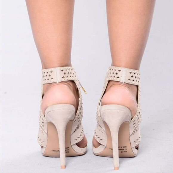 BRAND NEW QUPID POINTED TOE CUTOUT DESIGN GOLD STUDDED EMBELLISHMENTS SANDAL - Picture 16 of 16